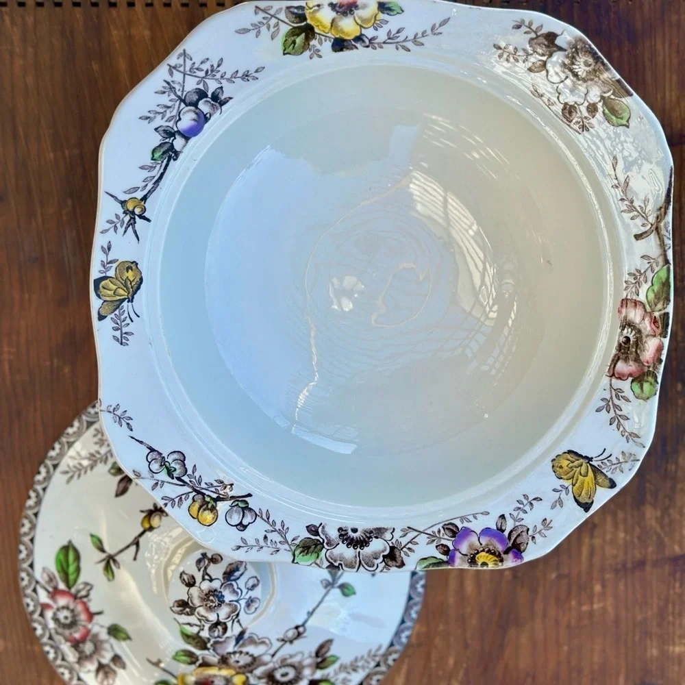 Alfred Meakin’s “Medway” Decor Covered Vegetable/Tureen Dish